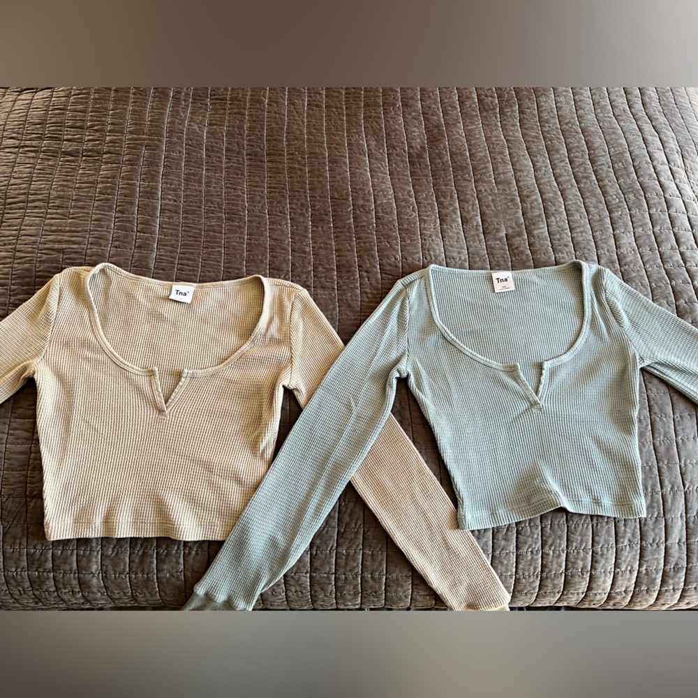 Aritzia TNA Wafflex Scoopneck Notch Longsleeve. Size XXS